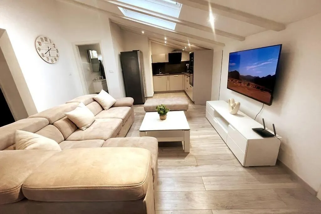 Apartment Vacation Rental Near Pula Loborika
