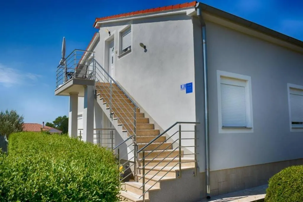 Apartment Vacation Rental Near Pula Loborika