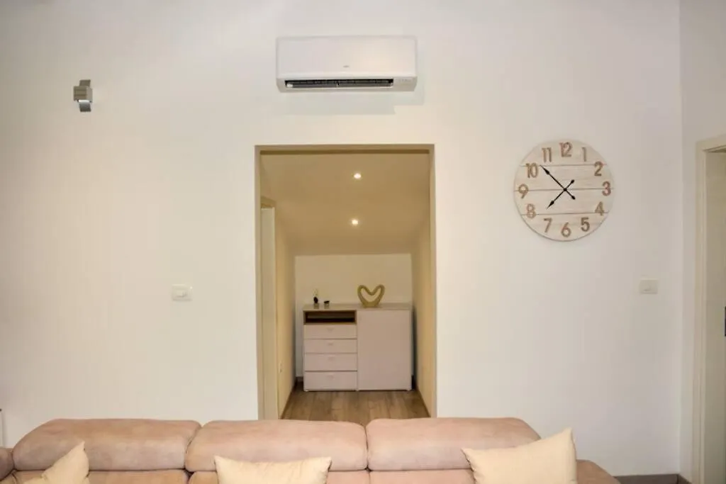 Apartment Vacation Rental Near Pula Loborika